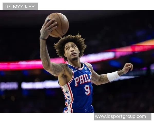 乌布雷半场表现全面贡献12分5板2助2断1帽展现全能实力